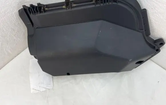 Porsche Macan (95B) Air filter box cover 95B907613