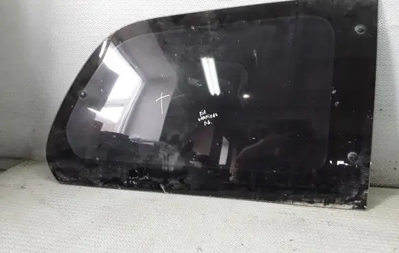 KIA Carnival Rear side window