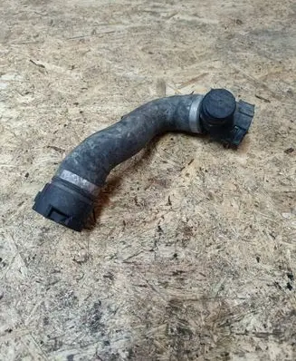 Engine coolant pipe/hose
