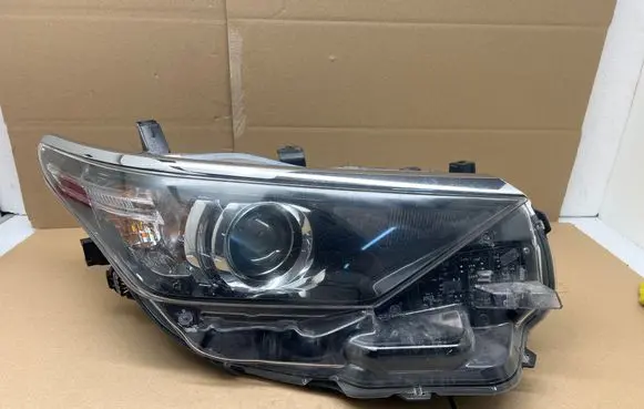 Toyota Auris E180 Headlight/headlamp 8111002K30 90070909
