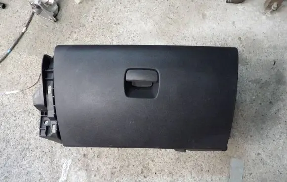 Renault Trafic III (X82) Glove box