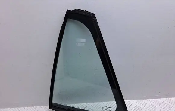 Toyota Avensis T270 Rear vent window glass 6812405100 6818905070 43R00048