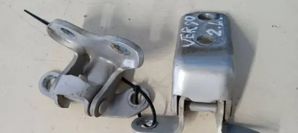 Toyota Corolla Verso AR10 Rear door hinge set 