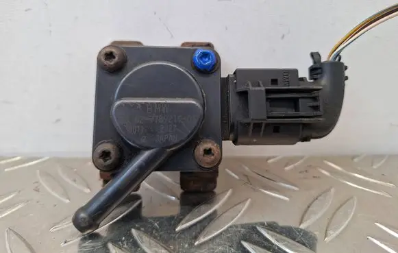 BMW 3 E90 E91 Exhaust gas pressure sensor 7789219