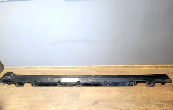 Sill/side skirt trim