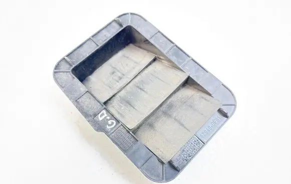 Quarter panel pressure vent