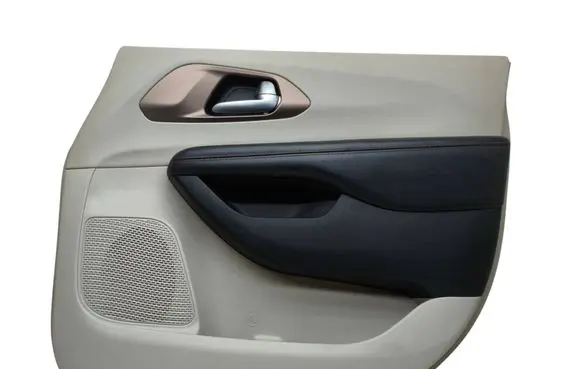 Chrysler Pacifica Front door card panel trim