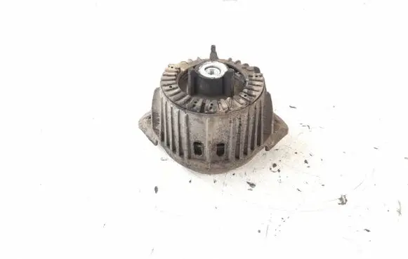 Engine mount bracket