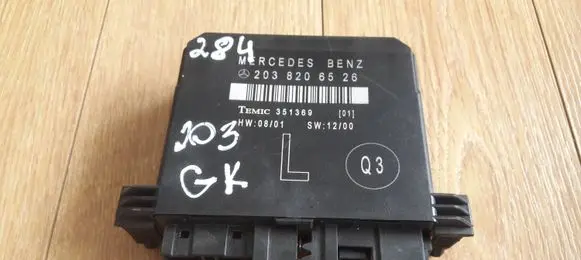 Mercedes-Benz C W203 Door control unit/module 2038206526 351369