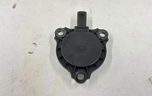 Mercedes-Benz CLS C218 X218 Camshaft vanos timing valve A2761560490