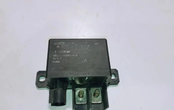 Mercedes-Benz E W211 Charging relay A0025423819