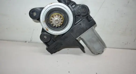 Volvo V70 Front door window regulator motor 970714