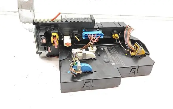 Mercedes-Benz C W204 Fuse module 2049005601 2129024301 2049011901