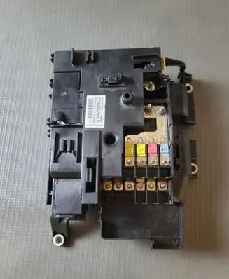Volkswagen Touareg II Fuse module 7P0937548F