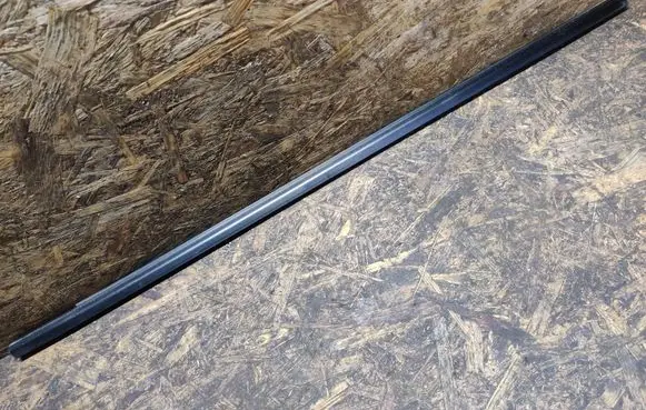 Mazda 3 II Front door glass trim molding RHR