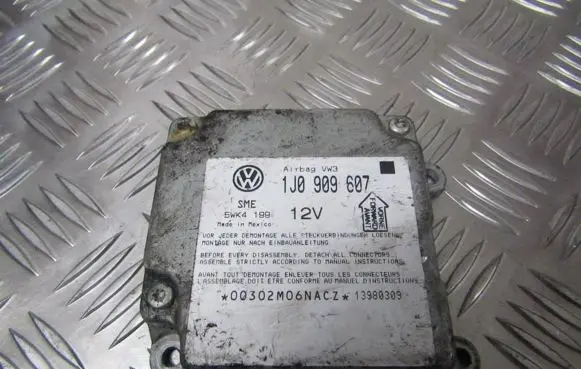 Volkswagen PASSAT B5 Airbag control unit/module 1J0909607 5WK4199