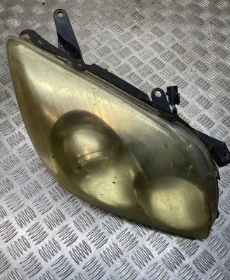 Toyota Avensis T250 Headlight/headlamp PPTD20