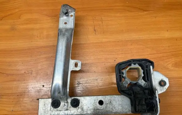 BMW 5 F10 F11 Bottom radiator support slam panel 7158874 7186514 5111H1