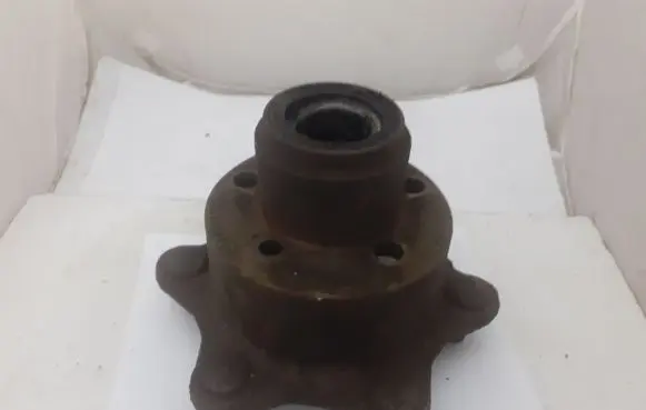 Volkswagen I LT Front wheel hub 291407617D
