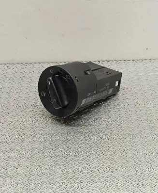 Volkswagen Golf IV Light switch 1C0941531