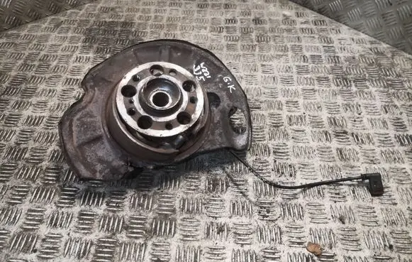 Mercedes-Benz S W221 Rear wheel hub 2213502108 A2213502108