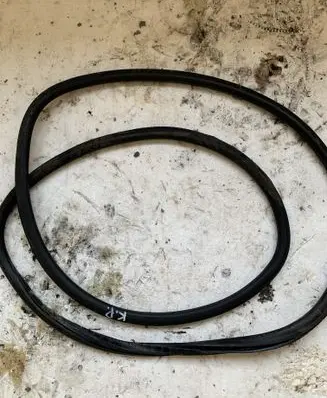 Volkswagen Touran I Front door rubber seal