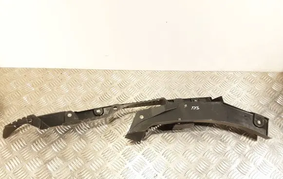Volvo XC40 Fender mounting bracket 32216110
