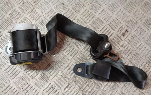 Rear seatbelt