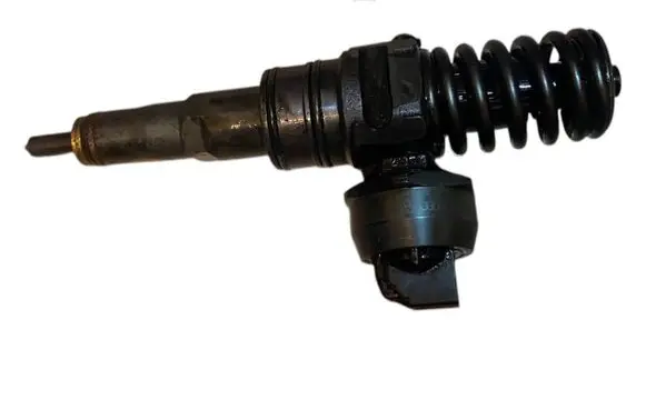 Volkswagen Golf V Fuel injector 038130073AG 0414720215