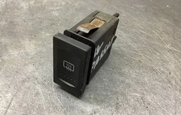 Volkswagen PASSAT B5 Windscreen/window heater switch 3B0959621C