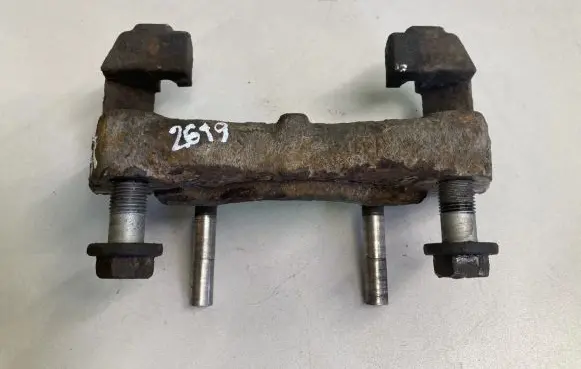 Volkswagen Transporter - Caravelle T5 Front Brake Caliper Pad/Carrier 