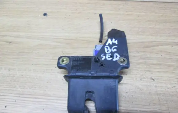 Audi A4 S4 B6 8E 8H Tailgate/trunk/boot lock/catch/latch 8E5827505A