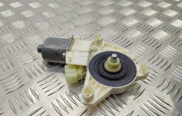 Mercedes-Benz GLK (X204) Rear door window regulator motor 0130822504 A2048200642