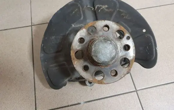 Mercedes-Benz E W212 Front wheel hub