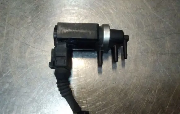 Audi A6 S6 C5 4B Turbo solenoid valve 059906627B 72290322