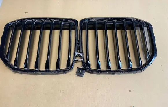 BMW X7 G07 Front bumper upper radiator grill 8745730