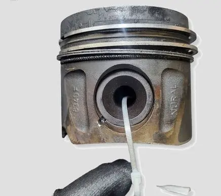 Mercedes-Benz E W211 Piston 642