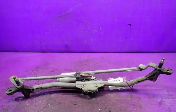 Skoda Fabia Mk2 (5J) Front wiper linkage and motor 