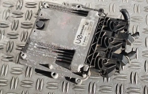Nissan Qashqai+2 Engine control unit/module 23710BB59C 0281030885 1039S70035
