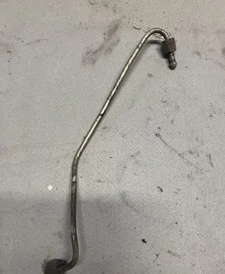 Mitsubishi Pajero Fuel injector supply line/pipe 