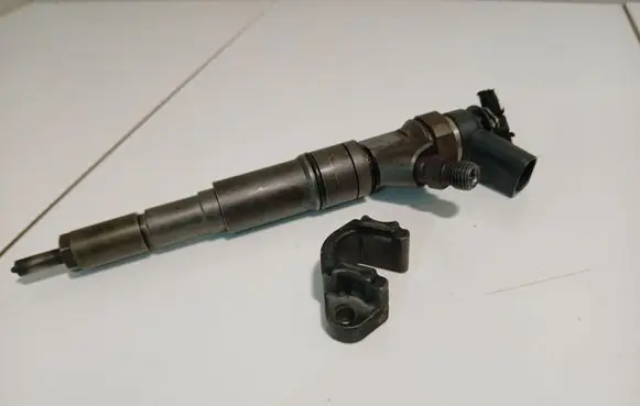 BMW X5 E53 Fuel injector 0445110131