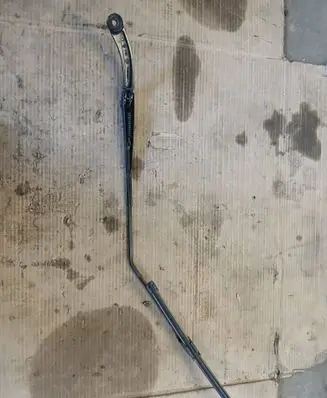 Front wiper blade arm