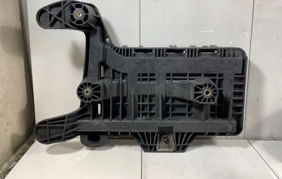 Volkswagen Touran I Battery tray 1K0915333B