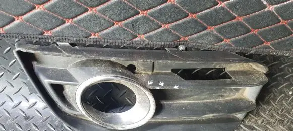 Audi A1 Front fog light trim/grill 8X0807681A