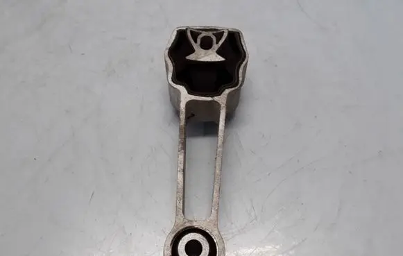 Volvo XC60 Engine mount bracket