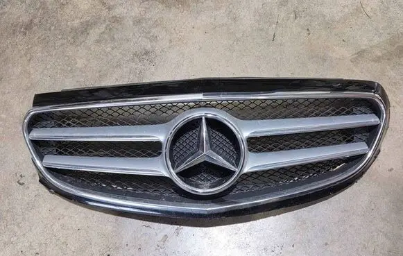 Mercedes-Benz E W212 Front bumper upper radiator grill A2188880060