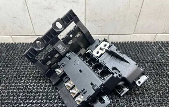 BMW X3M F97 Current control relay 6817771