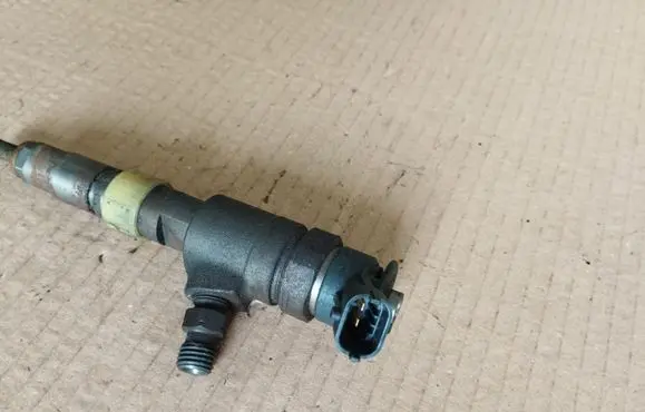 Peugeot 2008 I Fuel injector 0445110340