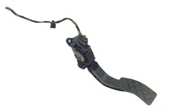 Accelerator throttle pedal