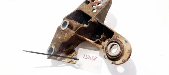 Audi A4 S4 B5 8D Engine mounting bracket 8d0199351h